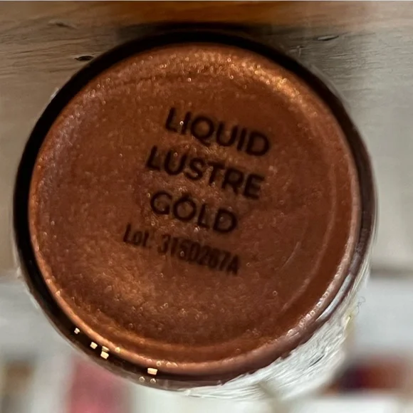 🌻 Revolution London Highlighter Lustre Gold Full Size Sealed Last 1 NEW - Picture 3 of 4